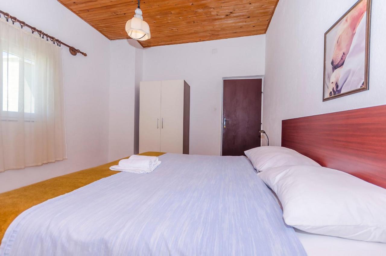 Apartments Zora Starigrad Paklenica Esterno foto